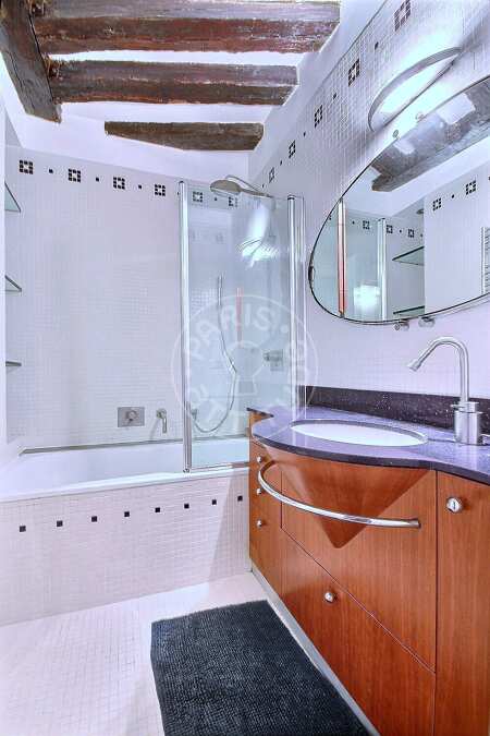 Bathroom Furnished apartment - 80m²  - 2 bedrooms - Latin / Saint-Michel - Paris