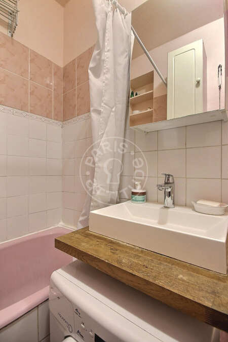 Bathroom Furnished studio alcove - 33m²  - Place Monge - Paris