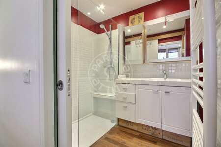 Bathroom Furnished apartment - 35m²  - 1 bedroom - Pereire - Paris