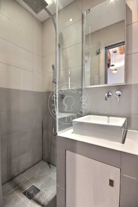 Bathroom Furnished studio - 30m²  - Saint-Paul - Paris