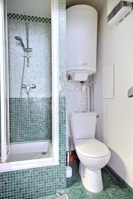 Bathroom Furnished apartment - 28m²  - 1 bedroom - Triangle d'Or - Paris