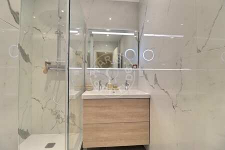Salle de bain Appartement meublé - 76m²  - 2 chambres - Convention - Paris