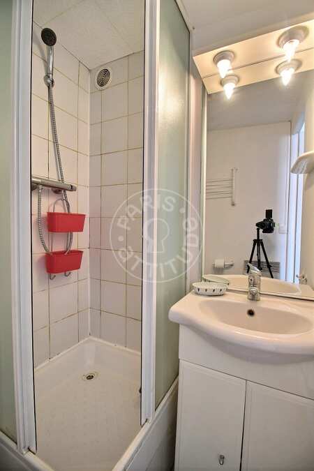 Salle de bain Studio meublé - 15m²  - Batignolles - Paris