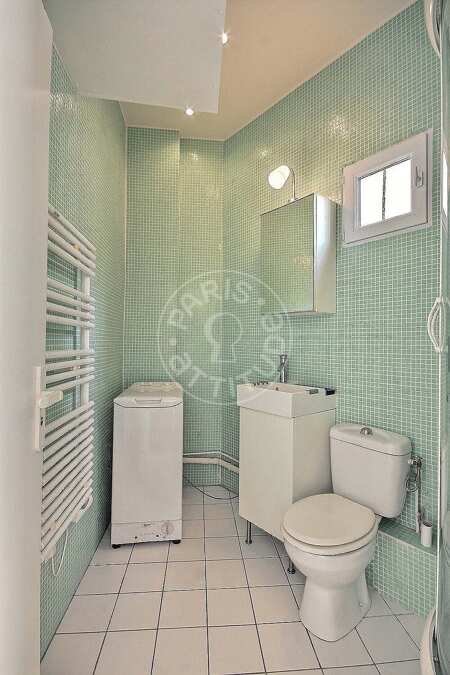 Salle de bain Studio meublé - 18m²  - Canal Saint-Martin - Paris