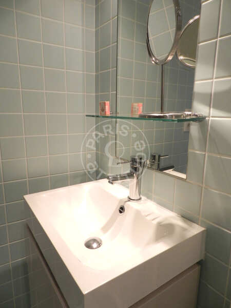 Salle de bain Studio meublé - 23m²  - Place Monge - Paris