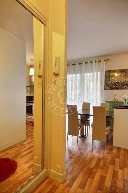 Entrance Furnished studio - 35m²  - Convention - Paris