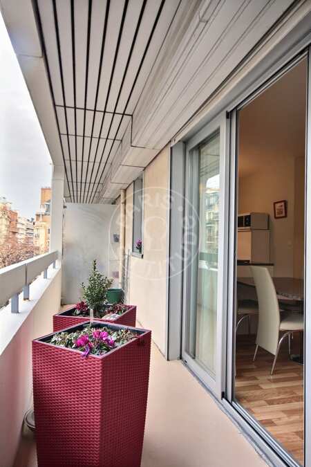 Terrace Furnished studio - 35m²  - Convention - Paris