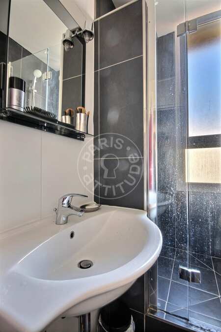 Casa de banho Quitinete mobilado - 30m²  - Tour Eiffel - Paris