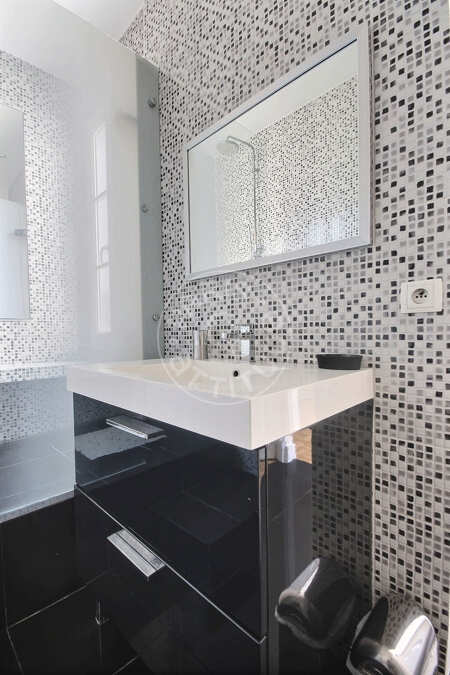 Bathroom Furnished apartment - 57m²  - 1 bedroom - Pereire - Paris