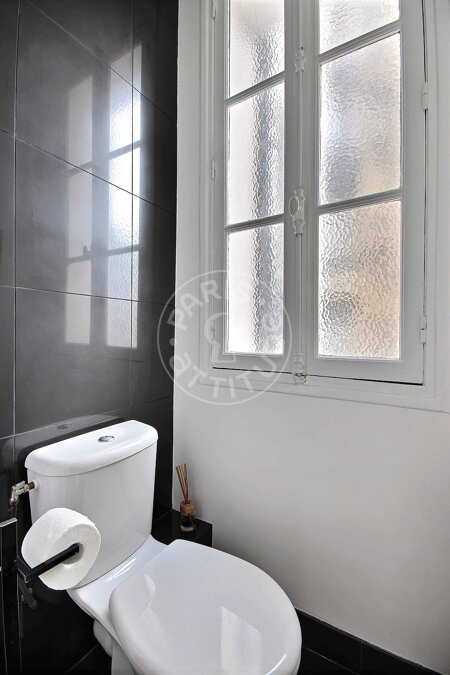 Toilet Furnished apartment - 57m²  - 1 bedroom - Pereire - Paris