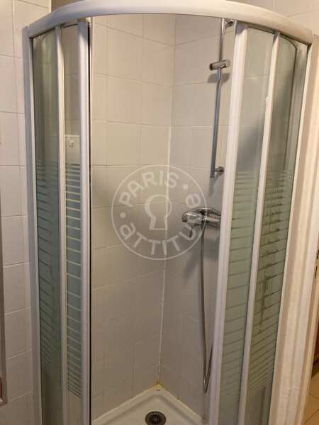Casa de banho Quitinete mobilado - 18m²  - Belleville - Paris