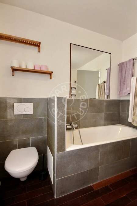 Bathroom Furnished apartment - 80m²  - 2 bedrooms - Belleville - Paris