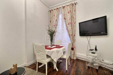 Salon Appartement meublé - 34m²  - 1 chambre - Montmartre / Place des Abbesses - Paris
