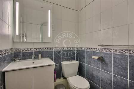 Salle de bain Appartement meublé - 34m²  - 1 chambre - Montmartre / Place des Abbesses - Paris