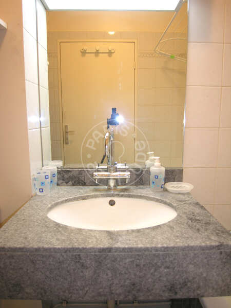 Salle de bain Studio meublé - 22m²  - Faubourg Saint-Martin - Paris