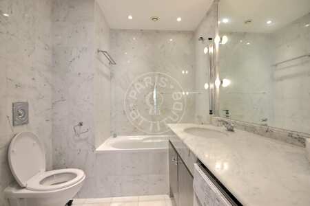 Bathroom Furnished apartment - 100m²  - 2 bedrooms - Champs-Elysées - Paris