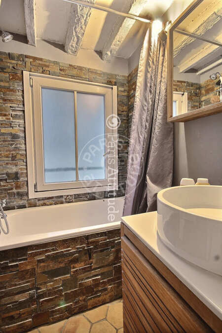 Bathroom Furnished duplex - 40m²  - 2 bedrooms - Poissonnière - Paris