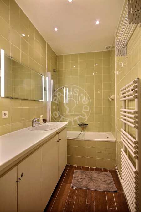 Bagno Appartamento arredato - 77m²  - 2 locali - Saint-Lazare - Parigi