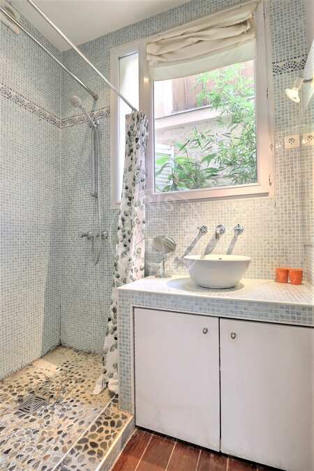 Bathroom Furnished apartment - 39m²  - 1 bedroom - Montmartre / Place des Abbesses - Paris