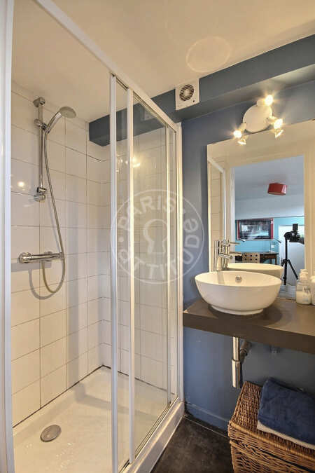 Salle de bain Studio meublé - 20m²  - Poissonnière - Paris