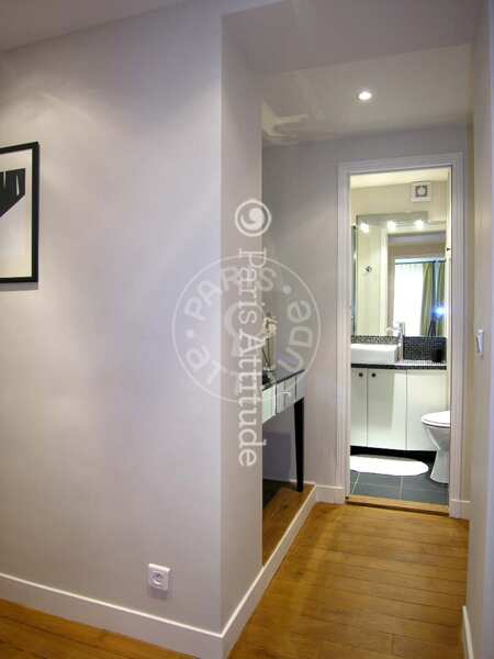 Entrance Furnished apartment - 72m² - 3 bedrooms - Bourse - Paris