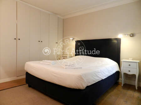 Bedroom Furnished apartment - 72m² - 3 bedrooms - Bourse - Paris