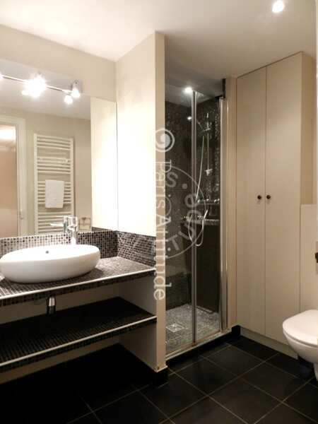 Bathroom Furnished apartment - 72m² - 3 bedrooms - Bourse - Paris