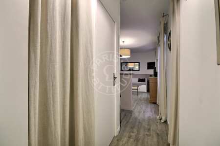 Entrada Quitinete mobilado - 20m²  - Gare de l'Est / Gare du Nord - Paris