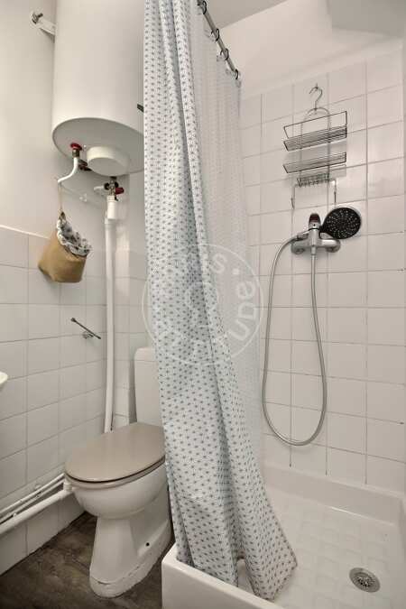 Casa de banho Quitinete mobilado - 20m²  - Gare de l'Est / Gare du Nord - Paris