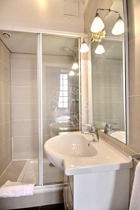 Salle de bain Appartement meublé - 35m²  - 1 chambre - Ile Saint-Louis - Paris