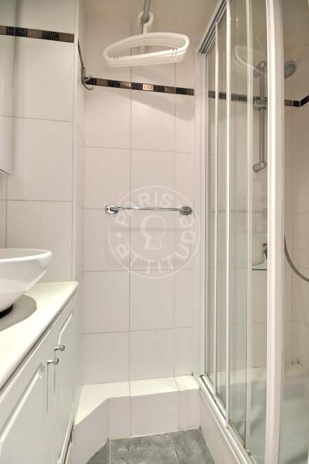Bathroom Furnished apartment - 27m²  - 1 bedroom - Arc de Triomphe - Paris