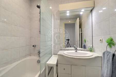 Bathroom Furnished studio - 35m²  - Pereire - Paris