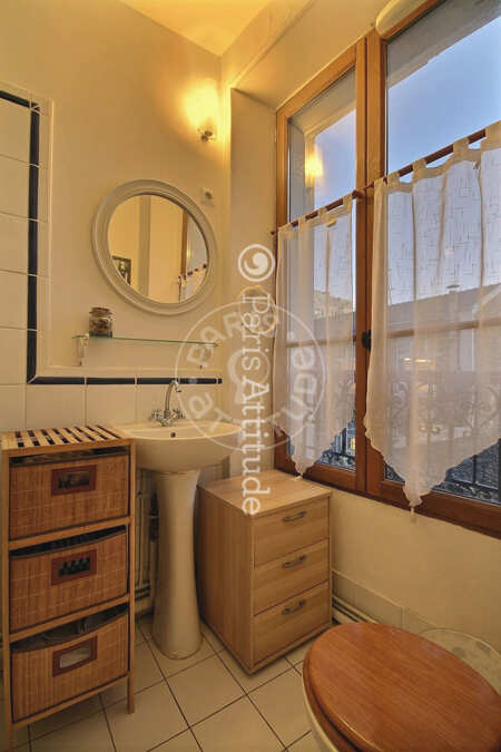 Bathroom Furnished apartment - 38m²  - 1 bedroom - Sacré-Cœur - Paris