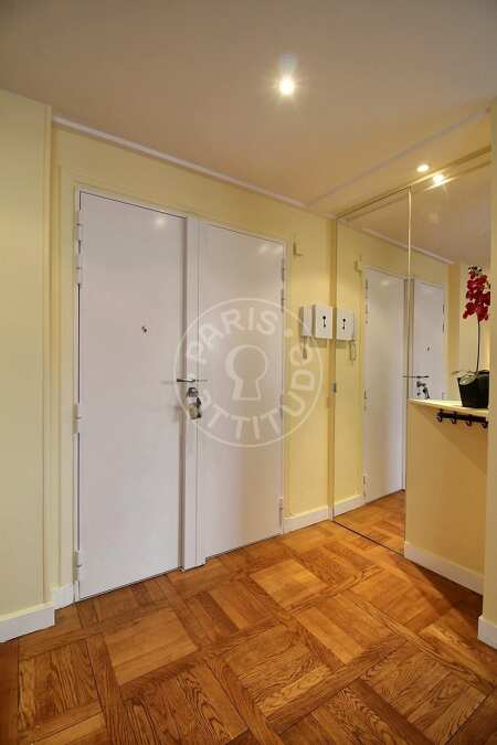 Entrance Furnished apartment - 74m²  - 2 bedrooms - Mirabeau - Paris
