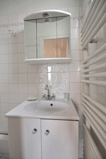 Bathroom Furnished apartment - 40m²  - 1 bedroom - Montmartre / Place des Abbesses - Paris