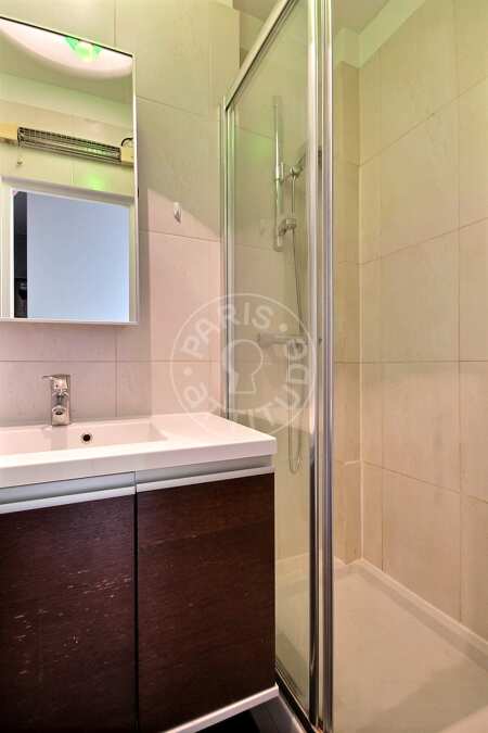 Salle de bain Appartement meublé - 38m²  - 1 chambre - Ecole Militaire / Unesco / Duroc - Paris