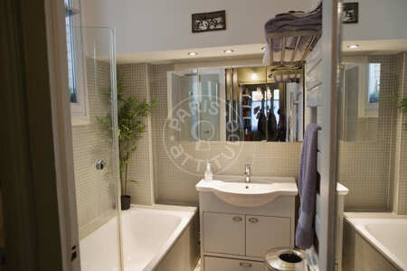 Bathroom Furnished apartment - 70m²  - 2 bedrooms - Auteuil - Paris