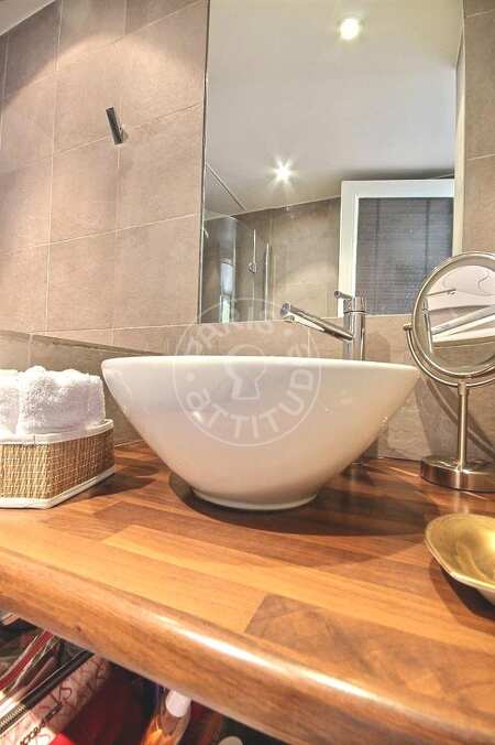 Salle de bain Appartement meublé - 33m²  - 1 chambre - Trocadéro - Paris