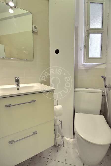 Bathroom Furnished apartment - 34m²  - 1 bedroom - Jules Joffrin - Mairie du 18ème - Paris