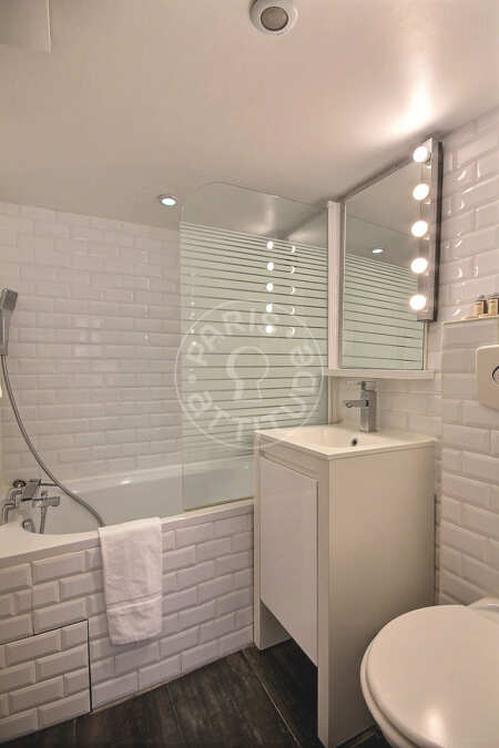Salle de bain Studio alcove meublé - 18m²  - Centre George Pompidou - Paris