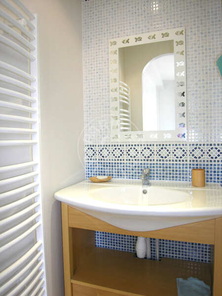Bathroom Furnished apartment - 37m²  - 1 bedroom - Jules Joffrin - Mairie du 18ème - Paris