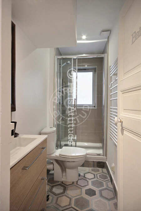 Bathroom Furnished apartment - 34m²  - 1 bedroom - Poissonnière - Paris