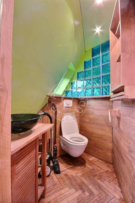 Toilet Furnished apartment - 95m²  - 2 bedrooms - Faubourg Saint-Martin - Paris