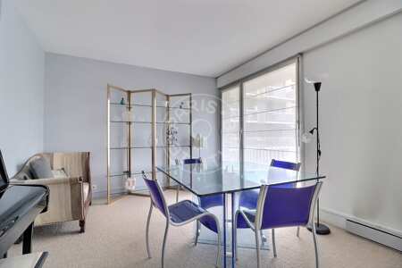 Dining room Furnished apartment - 86m²  - 2 bedrooms - Place de Clichy - Paris