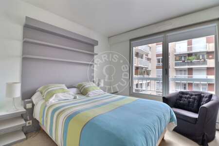 Bedroom Furnished apartment - 86m²  - 2 bedrooms - Place de Clichy - Paris
