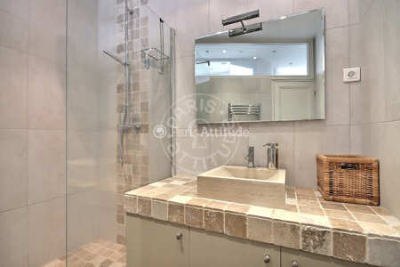 Salle de bain Appartement meublé - 67m²  - 2 chambres - Saint-Lazare - Paris