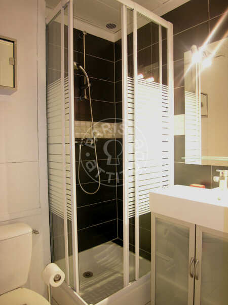 Bathroom Furnished apartment - 26m²  - 1 bedroom - République - Paris
