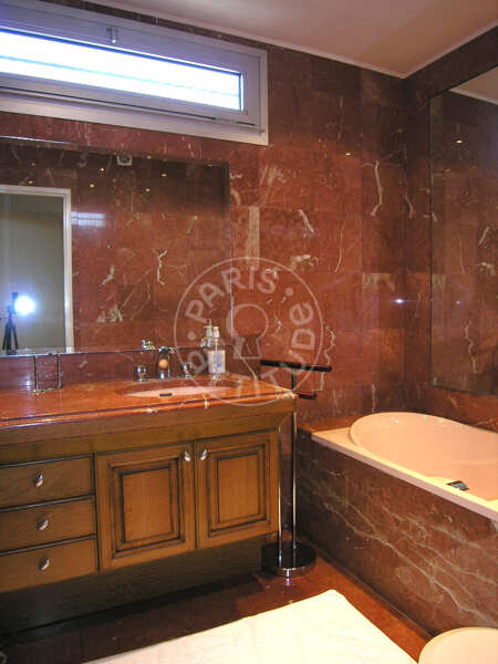 Salle de bain Appartement meublé - 42m²  - 1 chambre - Parc André Citroën - Paris