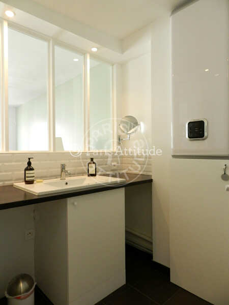 Salle de bain Appartement meublé - 43m²  - 1 chambre - Montmartre / Place des Abbesses - Paris
