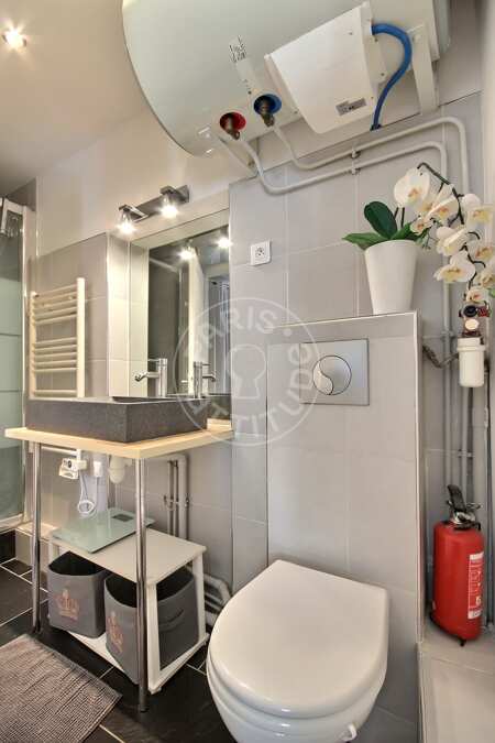 Salle de bain Appartement meublé - 28m²  - 1 chambre - Ecole Militaire / Unesco / Duroc - Paris